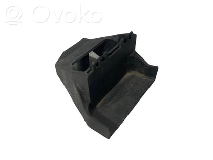 Radiator(s) holder/bracket