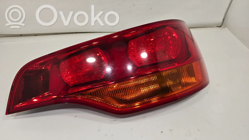 Задний фонарь в кузове