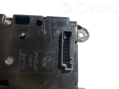 Multimediju kontrolieris