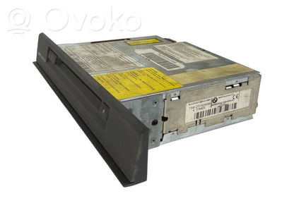 Radio / CD/DVD atskaņotājs / navigācija