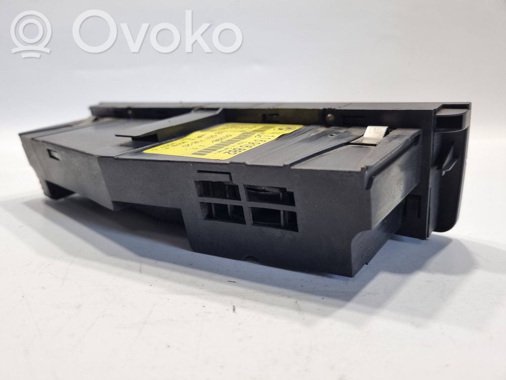 Gaisa kondicioniera / klimata kontroles / salona apsildes vadības bloks (salonā)