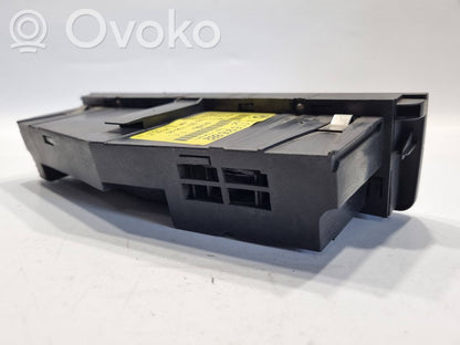 Gaisa kondicioniera / klimata kontroles / salona apsildes vadības bloks (salonā)