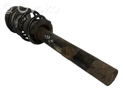 Priekšpusē amortizators ar atsperi