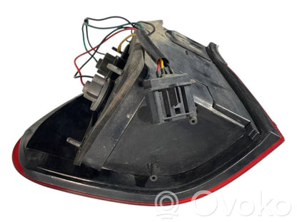 Aizmugurējais lukturis virsbūvē