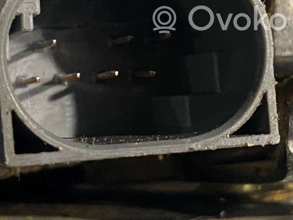 Aizmugurē slēdzene