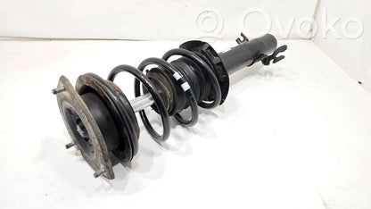 Priekšpusē amortizators ar atsperi