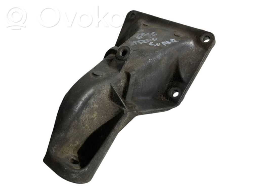 Engine mounting bracket