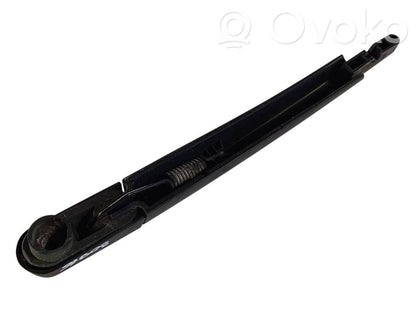 Aizmugurējā loga tīrītāja kājiņa