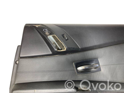 Apšuvums aizmugurējām durvīm