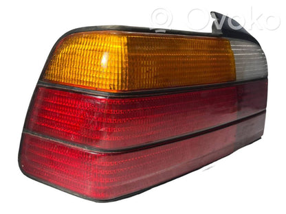 Aizmugurējais lukturis virsbūvē