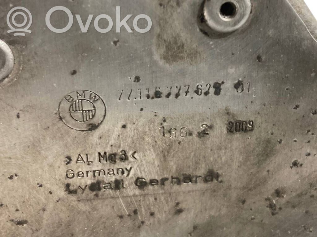 Engine mounting bracket