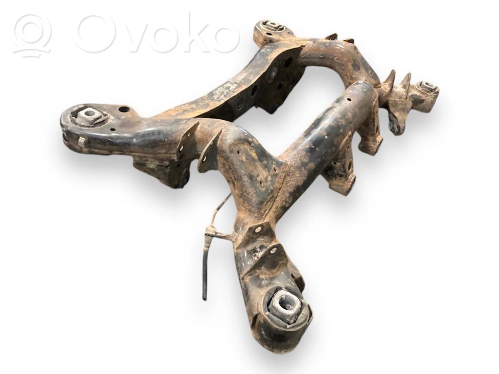 Pusrāmis aizmugurējais / priekšējais