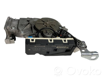 Aizmugurējā pārsega pievilcējs