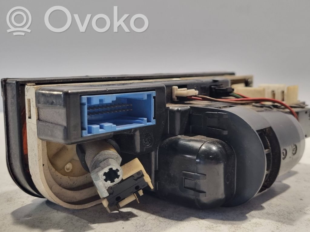 Gaisa kondicioniera / klimata kontroles / salona apsildes vadības bloks (salonā)