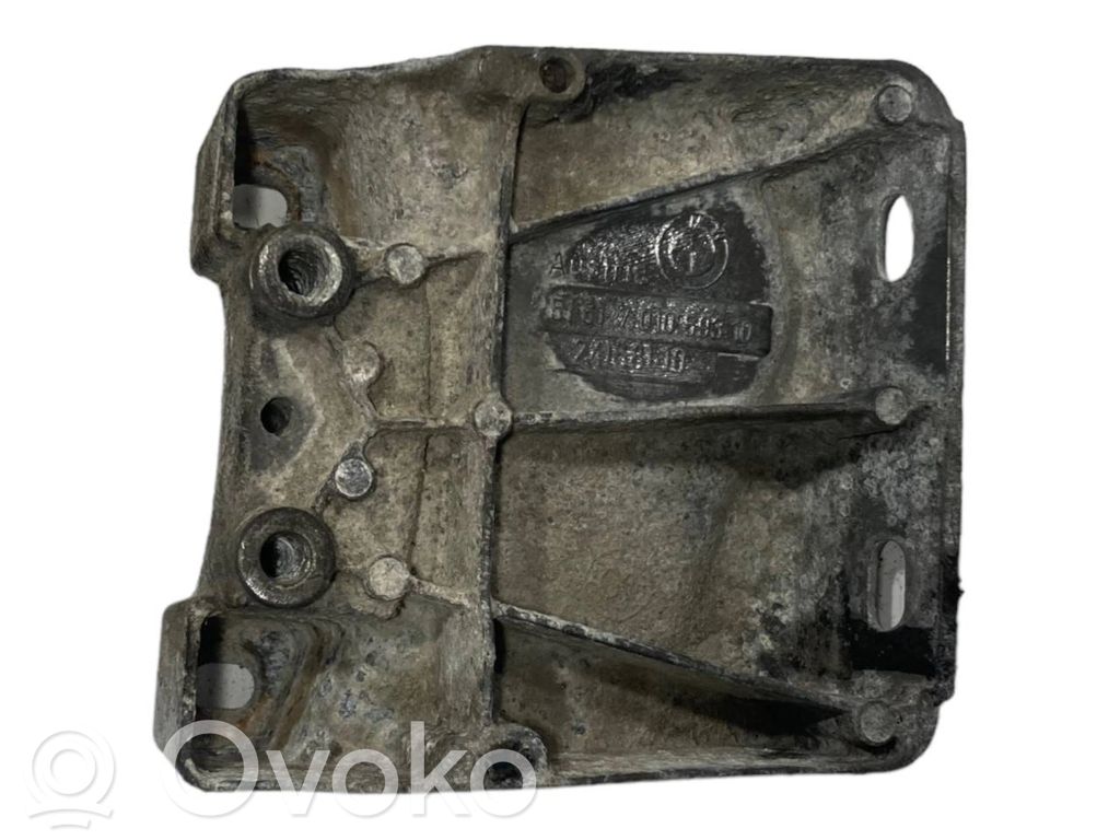 Dzinēja nostiprināšanas stiprinājums-kronšteins