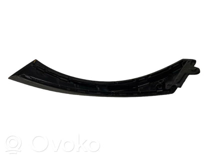 Closing handle / decorative trim