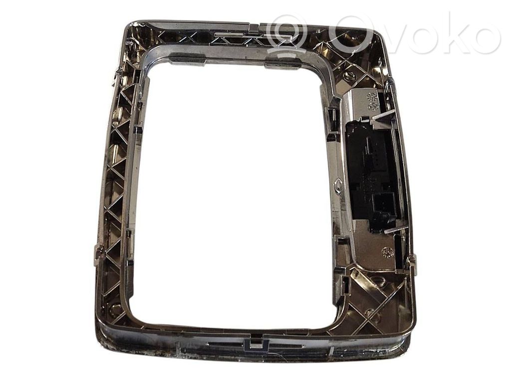 Ātrumu pārslēgšanas sviras dekoratīvā apdare (plastmasas)