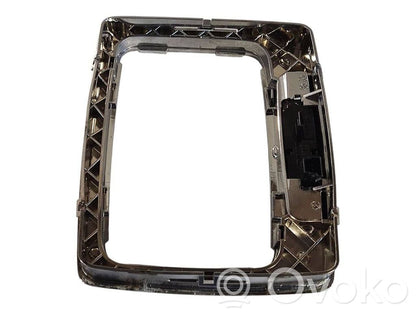 Ātrumu pārslēgšanas sviras dekoratīvā apdare (plastmasas)