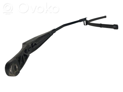 Priekšējā loga tīrītāja kājiņa