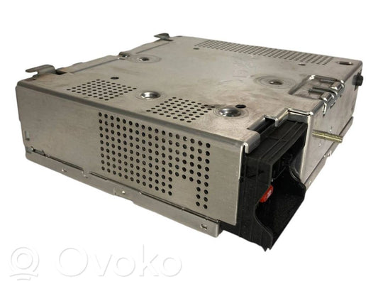 Radio / CD/DVD atskaņotājs / navigācija