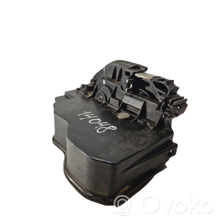 Priekšpusē slēdzene