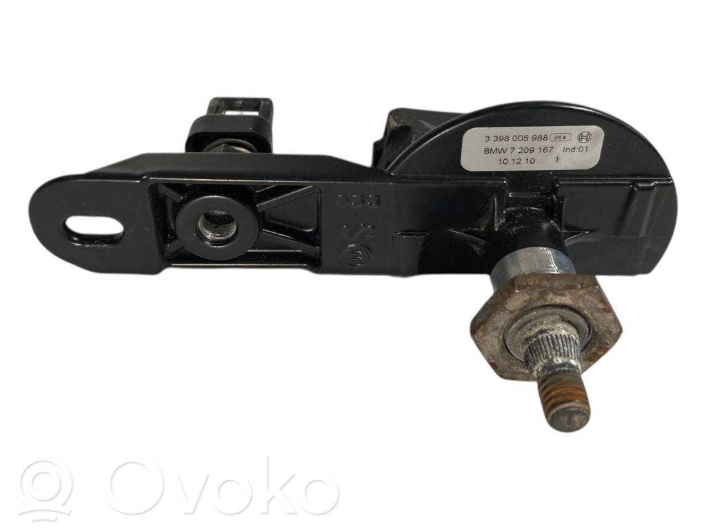 Aizmugurējā stikla tīrītāja mehānisms