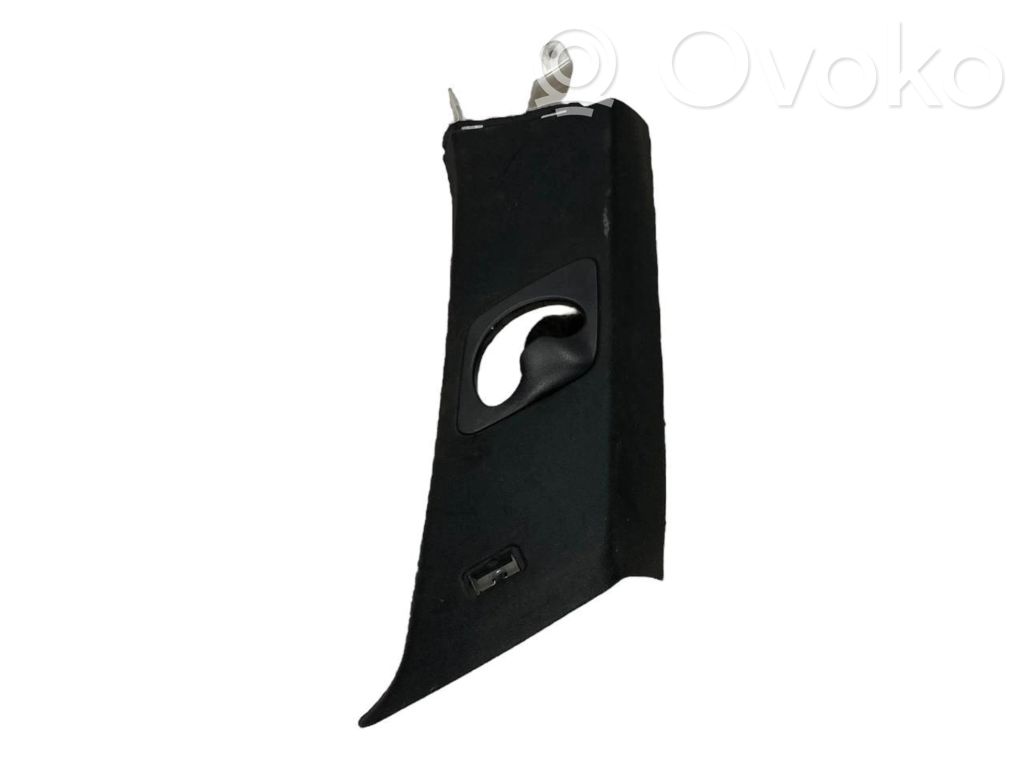 (C) statņa dekoratīvā apdare