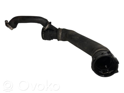 Caurulīte (-es) / šļūtene (-es)