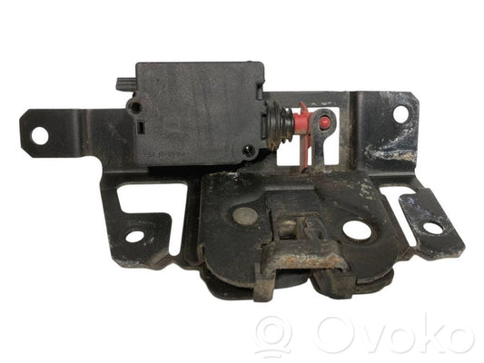 Aizmugurējā pārsega slēdzene