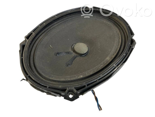 Speaker(s) in the rear window