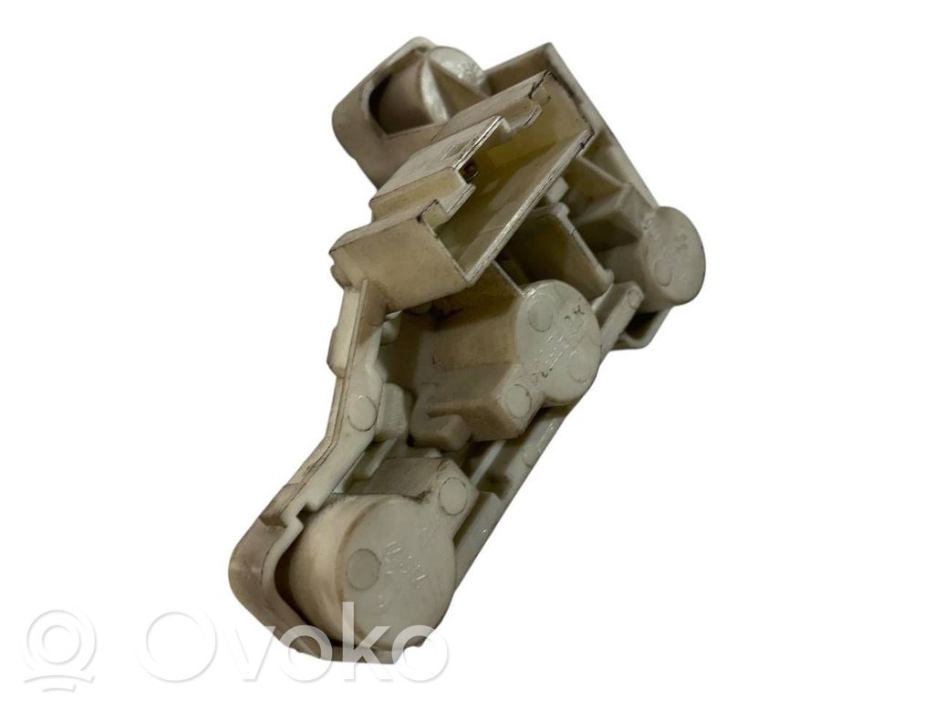 Aizmugures spuldzes vāka turētājs