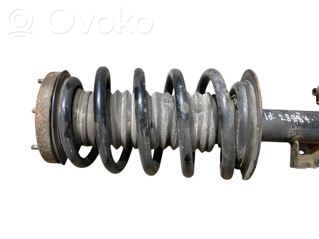 Priekšpusē amortizators ar atsperi