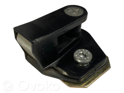 Aizmugurē slēdzenes cilpa