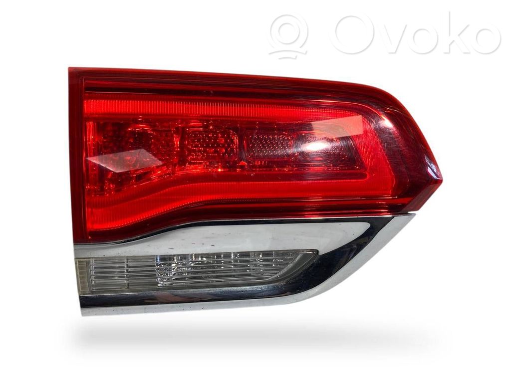 Aizmugurējais lukturis pārsegā