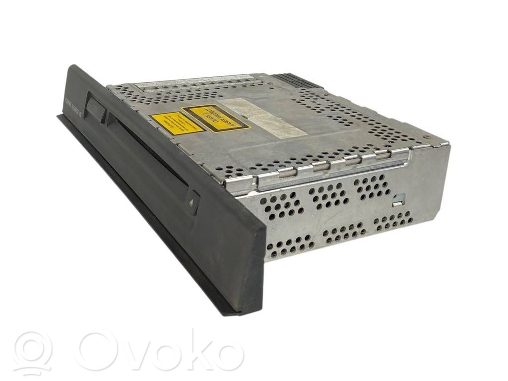 Radio / CD/DVD atskaņotājs / navigācija
