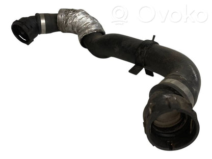 Caurulīte (-es) / šļūtene (-es)