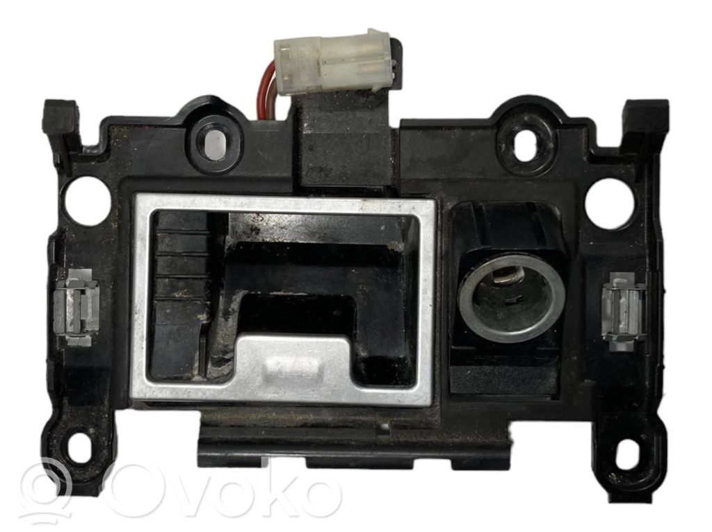 Пепельница (передняя)