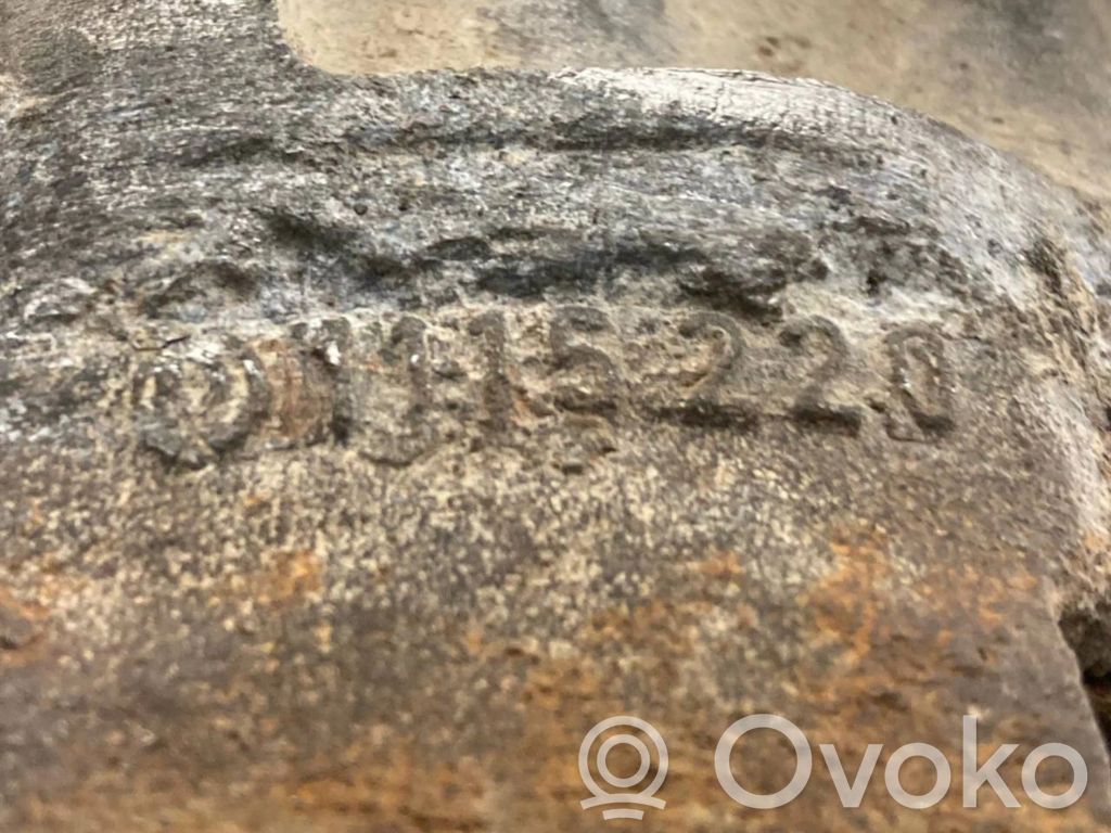 Aizmugurē riteņa rumbas vārpstas šarnīrs (stupica, capfa)