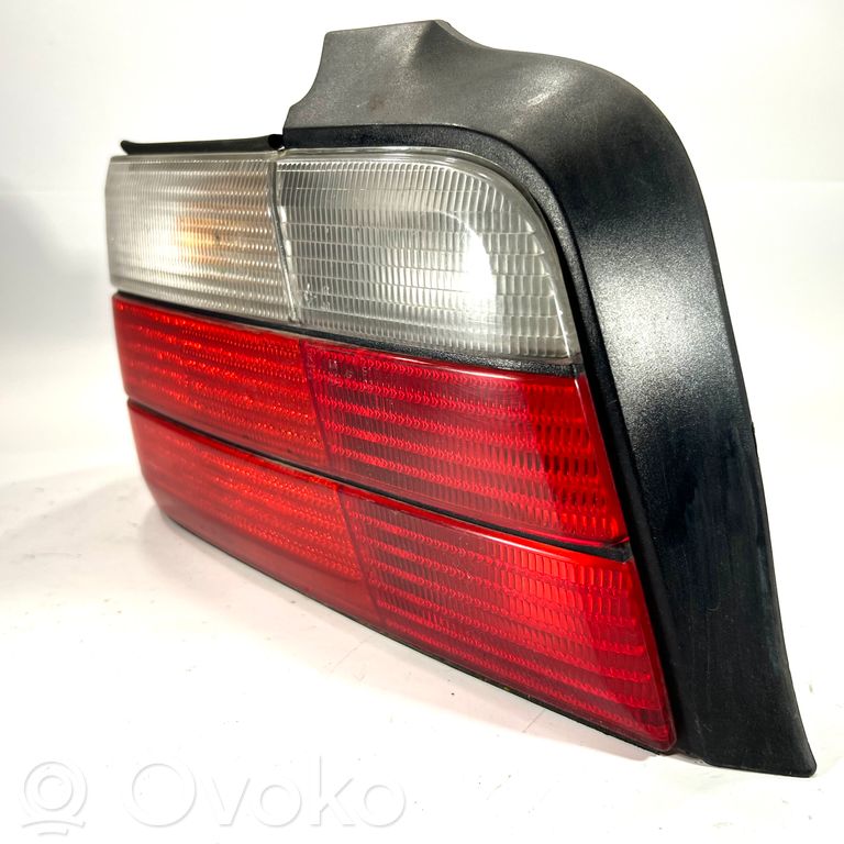 Aizmugurējo lukturu komplekts