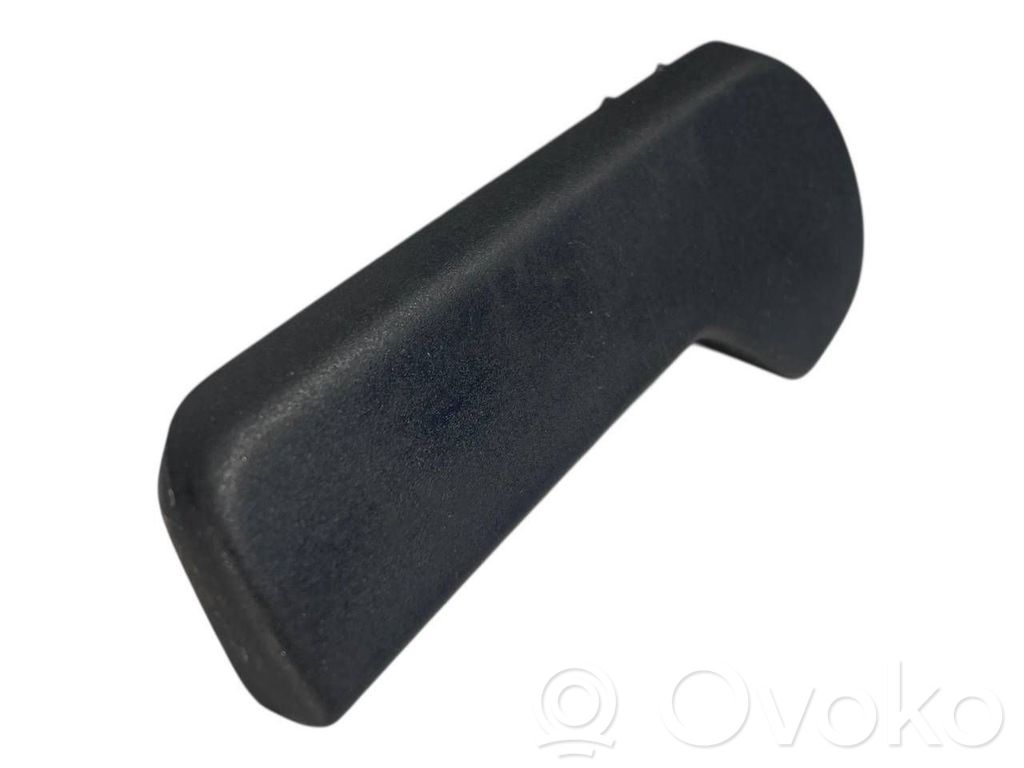 Dzinēja pārsega attaisīšanas rokturītis