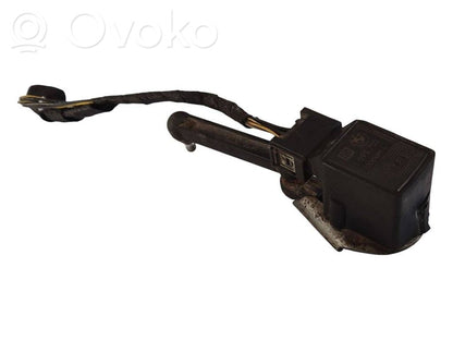 Priekšpusē augstuma sensora svira