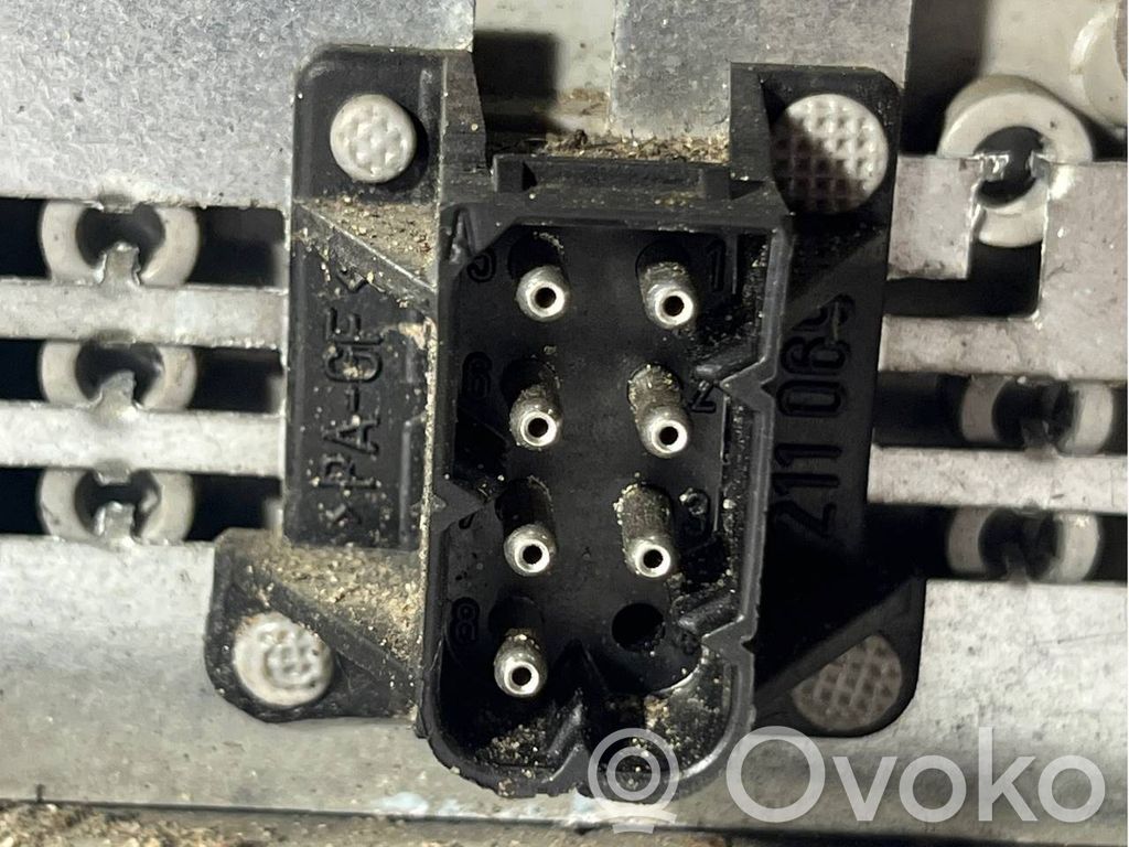 Aizmugurējais lukturis virsbūvē