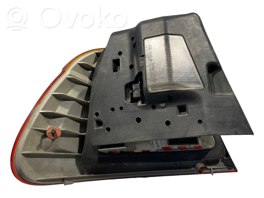 Aizmugurējais lukturis virsbūvē