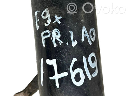 Priekšpusē amortizators ar atsperi