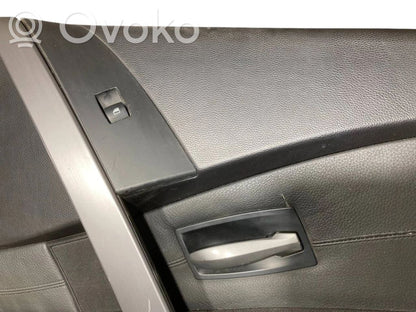 Priekšējo durvju apdare