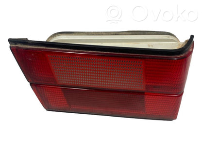 Aizmugurējais lukturis pārsegā