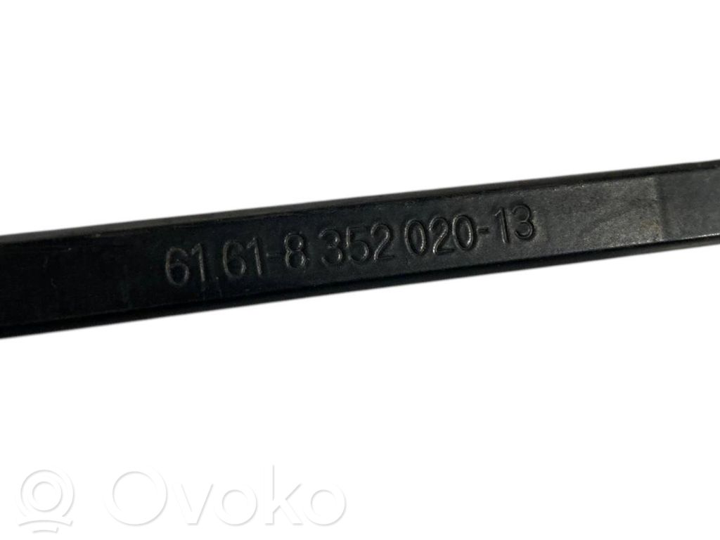 Priekšējā loga tīrītāja kājiņa