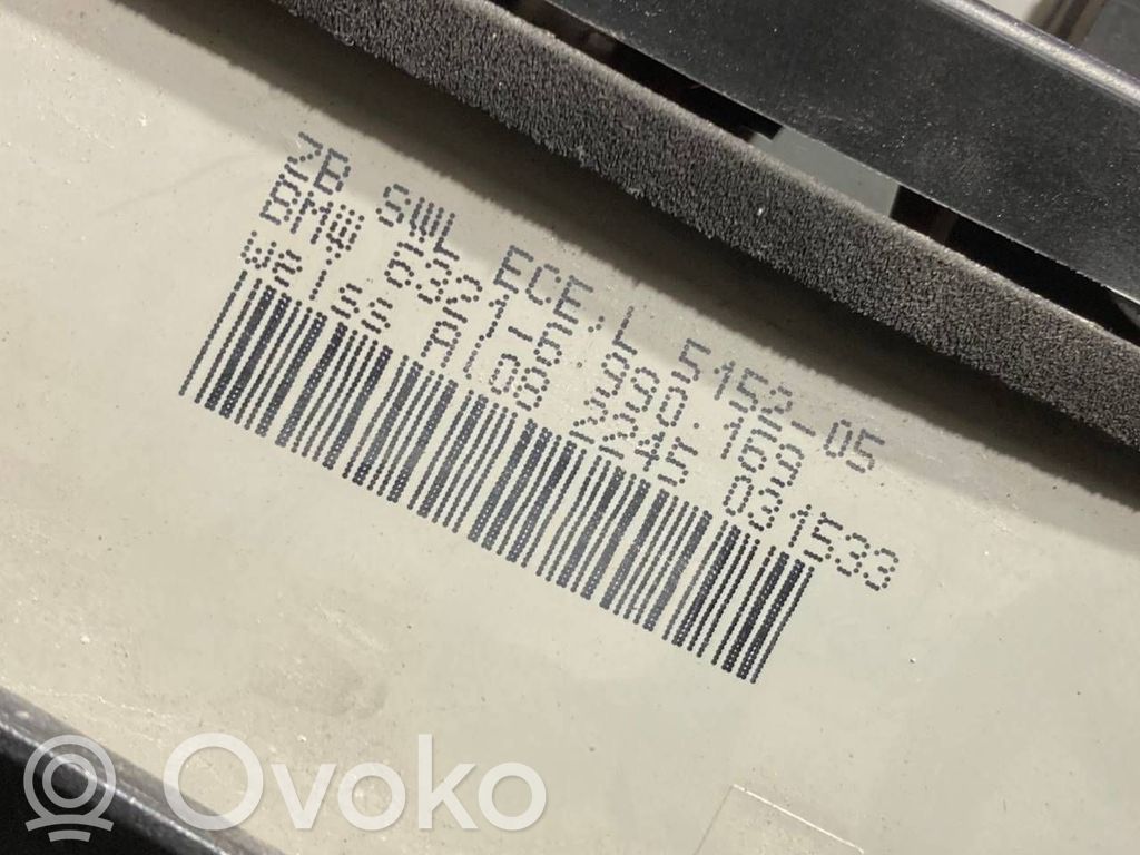 Aizmugurējais lukturis virsbūvē