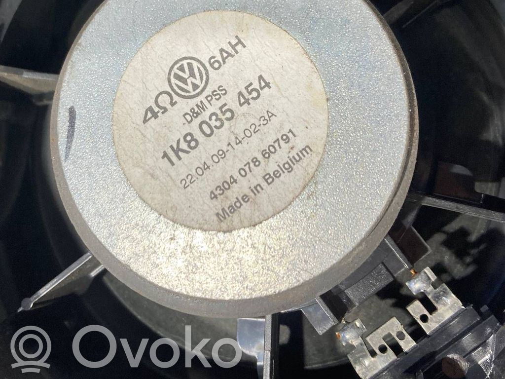 Aizmugurē elektriskais loga pacelšanas mehānisms bez motoriņa