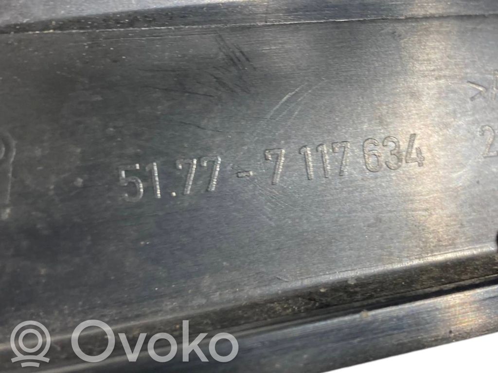 Priekšējā sliekšņa dekoratīvā apdare (iekšējā)